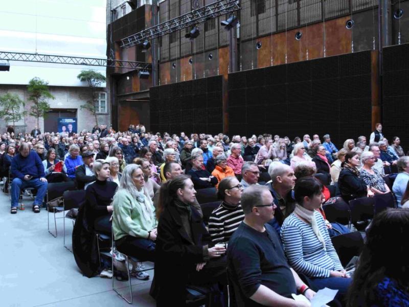 Publikum ved en af scenerne på Krimimessen 2024. Foto: Jan Palle Justesen