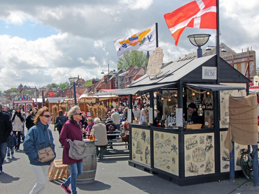 Stadig den dag i dag møder man rom og et af de sidste traditionelle romhuse i byen i Flensborgs gadebillede.