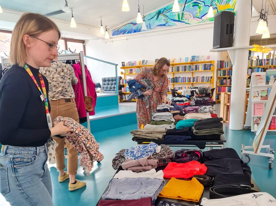 Tøjbyttedag på Flensborg Bibliotek i 2024